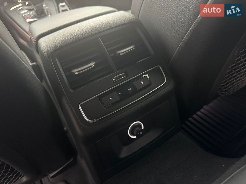 Седан Audi A4 2017 в Днепре