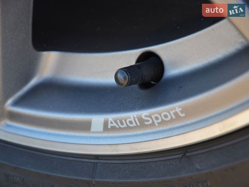 Седан Audi A4 2022 в Киеве