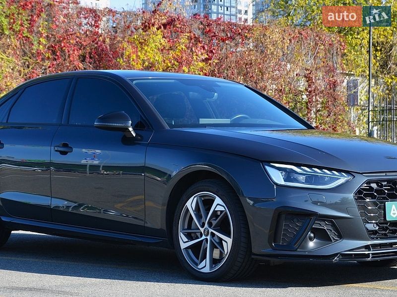Седан Audi A4 2022 в Киеве