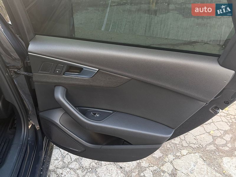 Седан Audi A4 2017 в Львове
