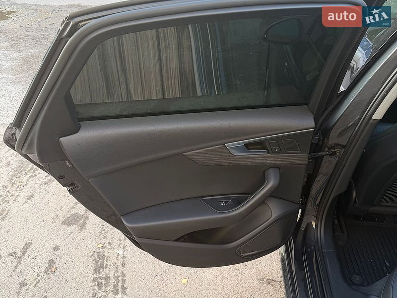 Седан Audi A4 2017 в Львове