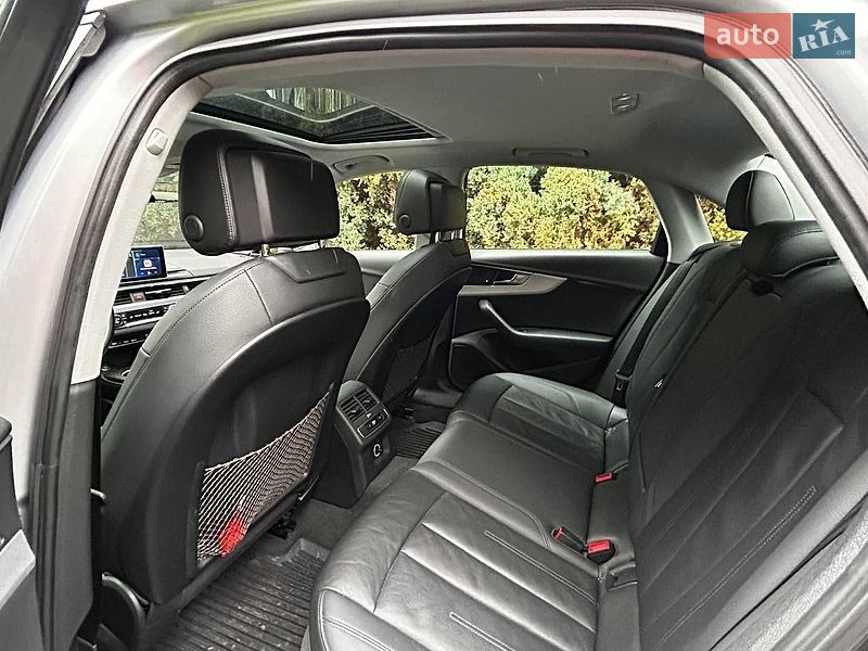 Седан Audi A4 2015 в Комарному