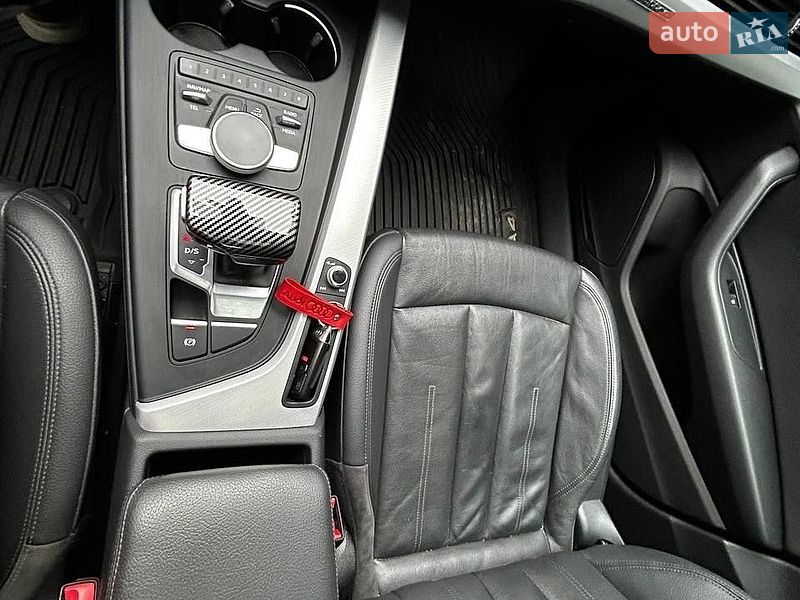 Седан Audi A4 2015 в Комарному