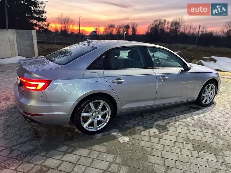 Седан Audi A4 2015 в Комарному