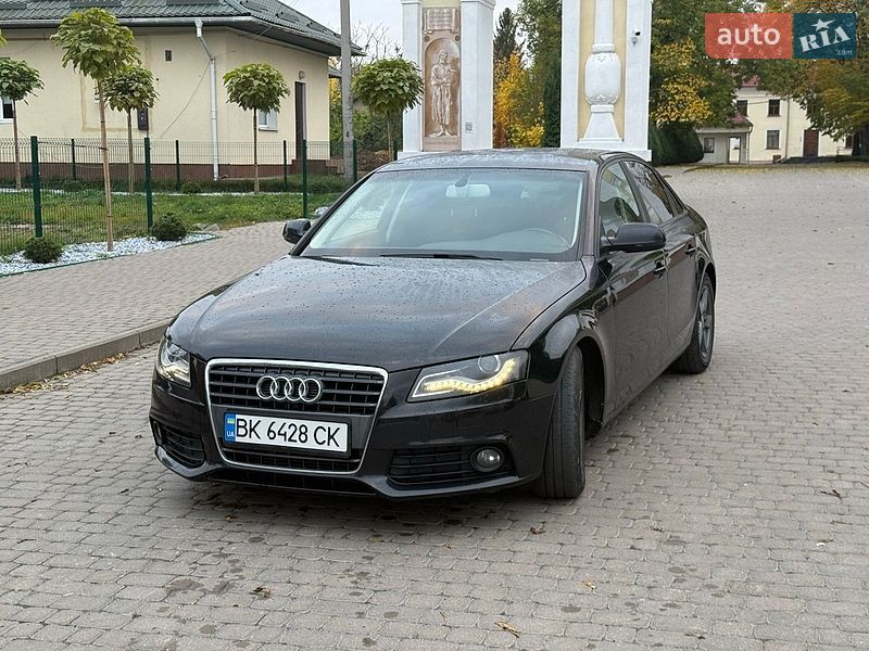 Седан Audi A4 2011 в Остроге