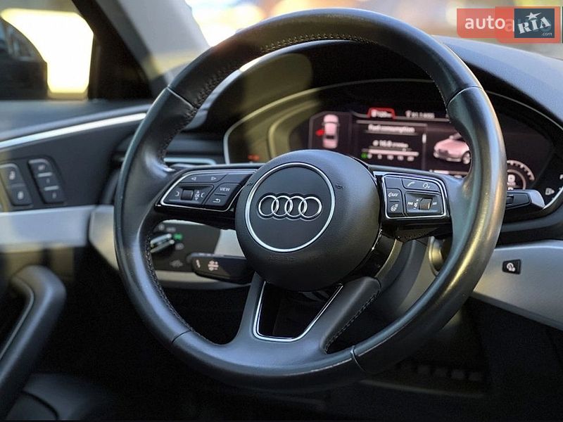 Седан Audi A4 2016 в Пустомитах