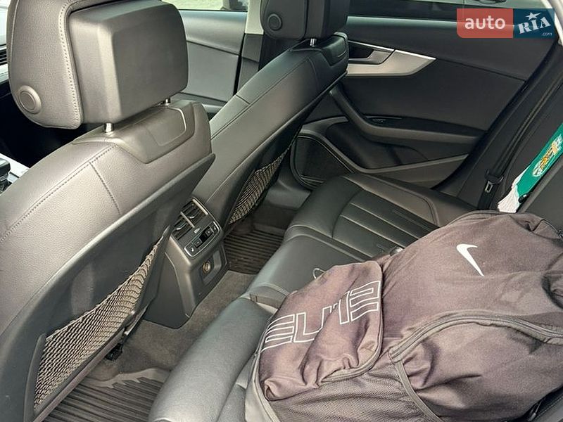 Седан Audi A4 2016 в Пустомитах