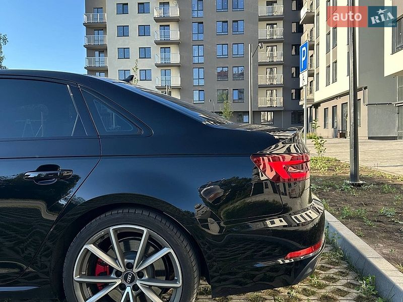 Седан Audi A4 2017 в Львове