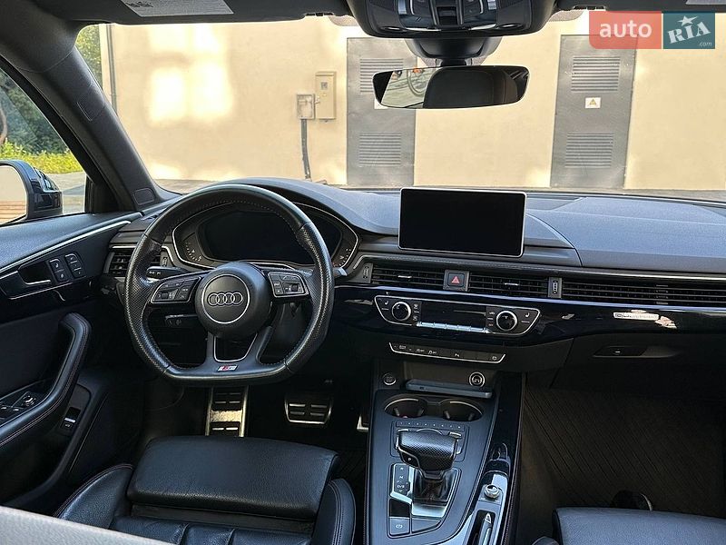 Седан Audi A4 2017 в Львове