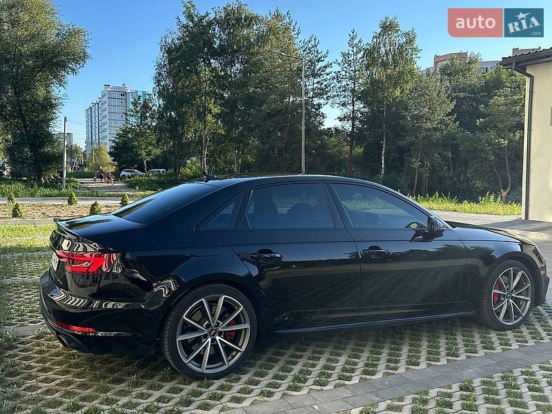 Седан Audi A4 2017 в Львове