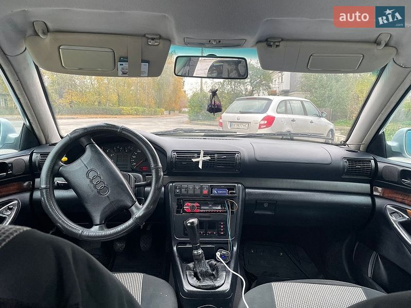 Седан Audi A4 1998 в Полонном