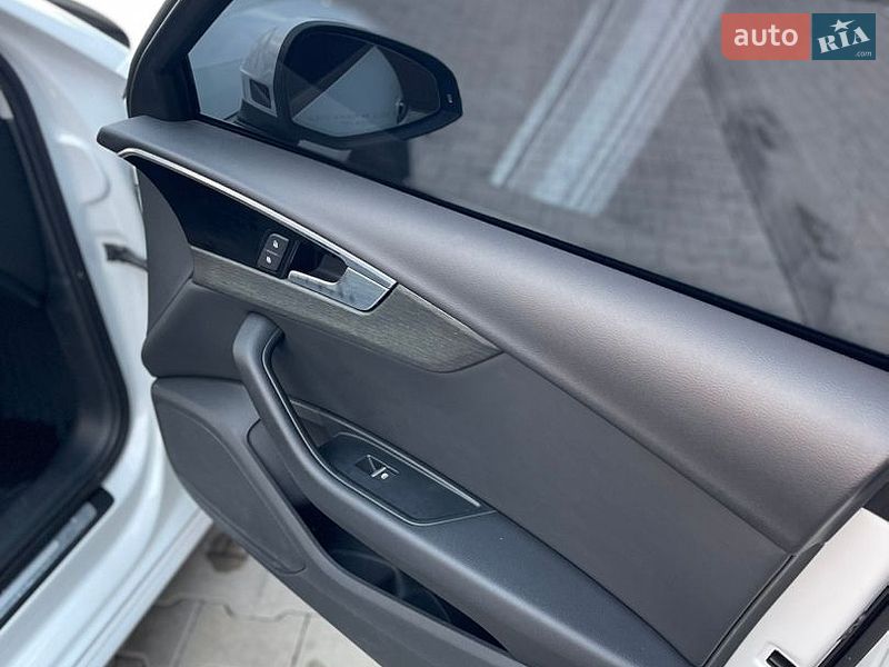 Седан Audi A4 2021 в Стрые
