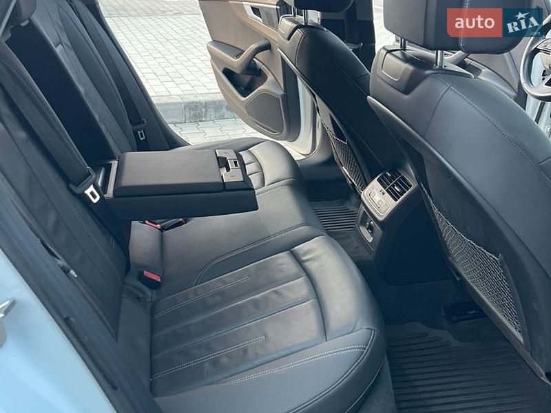 Седан Audi A4 2021 в Стрые
