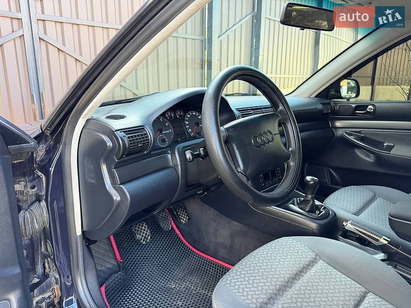 Седан Audi A4 1997 в Дрогобичі
