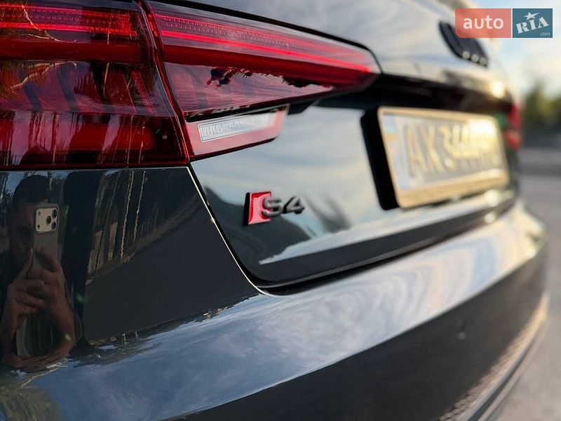 Седан Audi A4 2015 в Первомайске