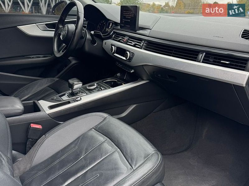 Седан Audi A4 2016 в Хмельницком