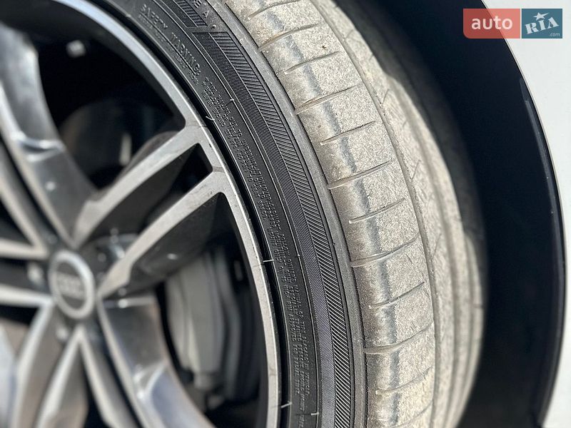 Седан Audi A4 2015 в Полтаве