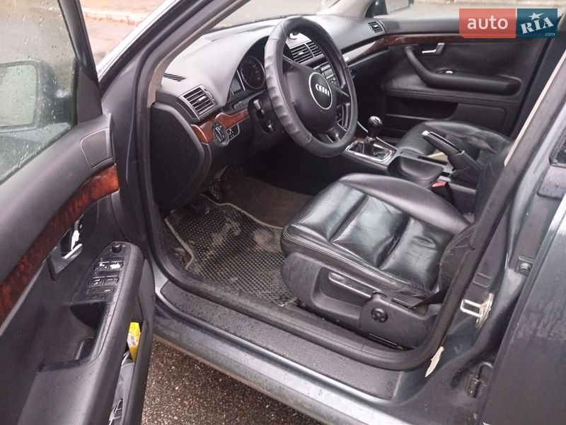Седан Audi A4 2001 в Первомайске