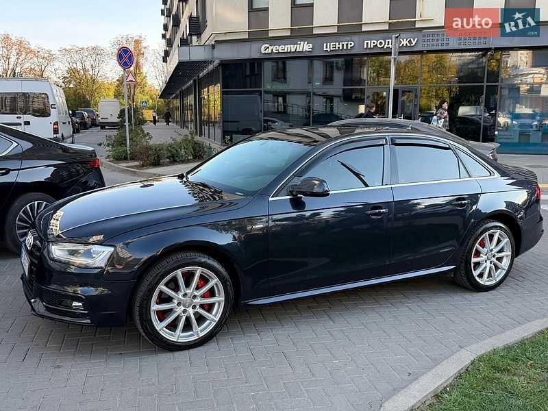 Седан Audi A4 2015 в Львове