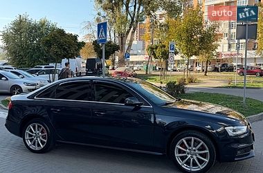 Седан Audi A4 2015 в Львове