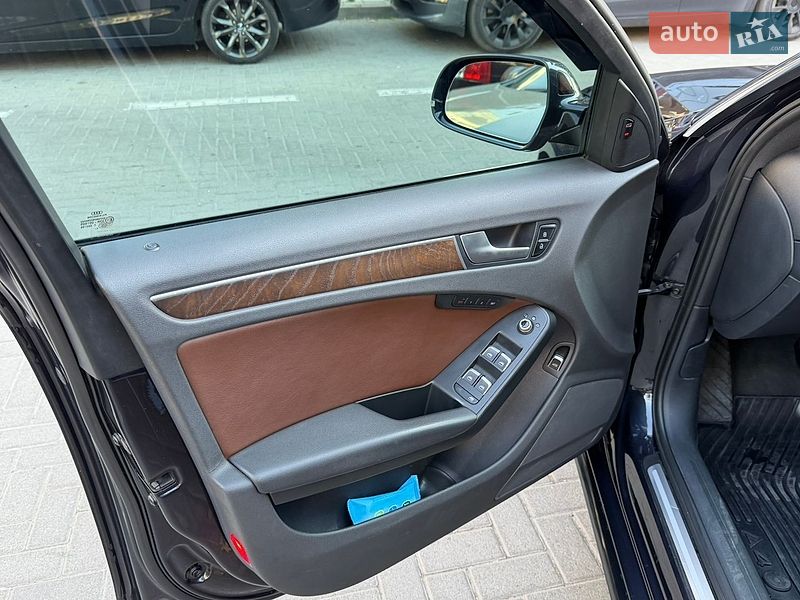Седан Audi A4 2015 в Львове