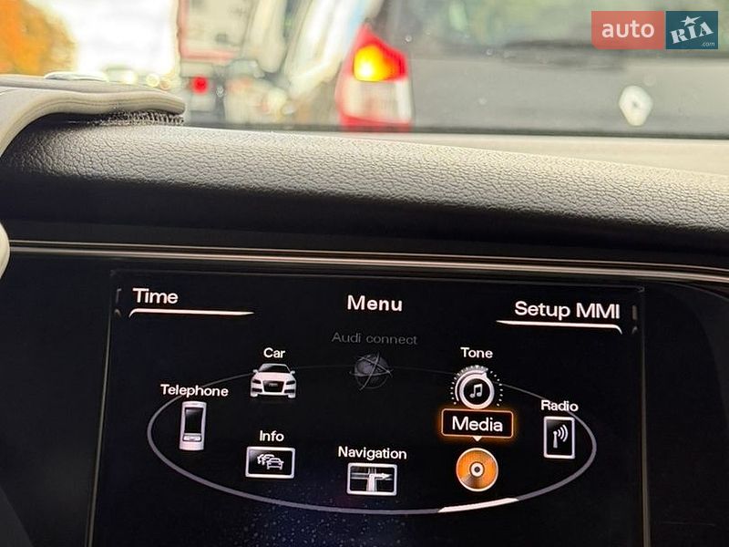 Седан Audi A4 2015 в Львове