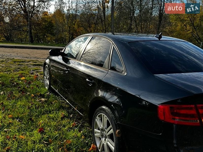 Седан Audi A4 2011 в Кривом Роге