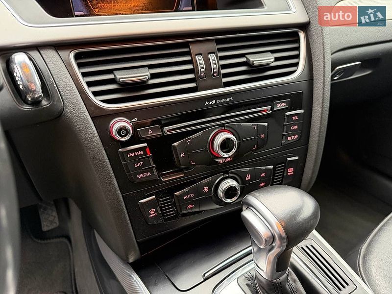 Седан Audi A4 2013 в Винниках