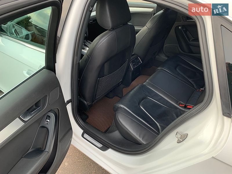 Седан Audi A4 2011 в Прилуках