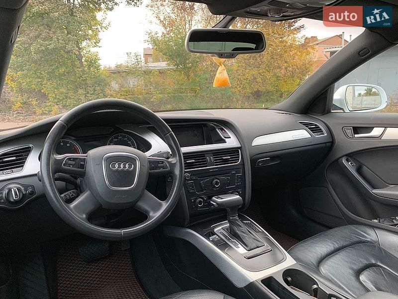 Седан Audi A4 2011 в Прилуках