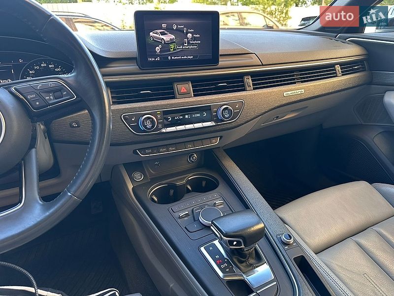 Седан Audi A4 2017 в Львове