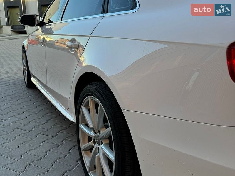 Седан Audi A4 2015 в Львові