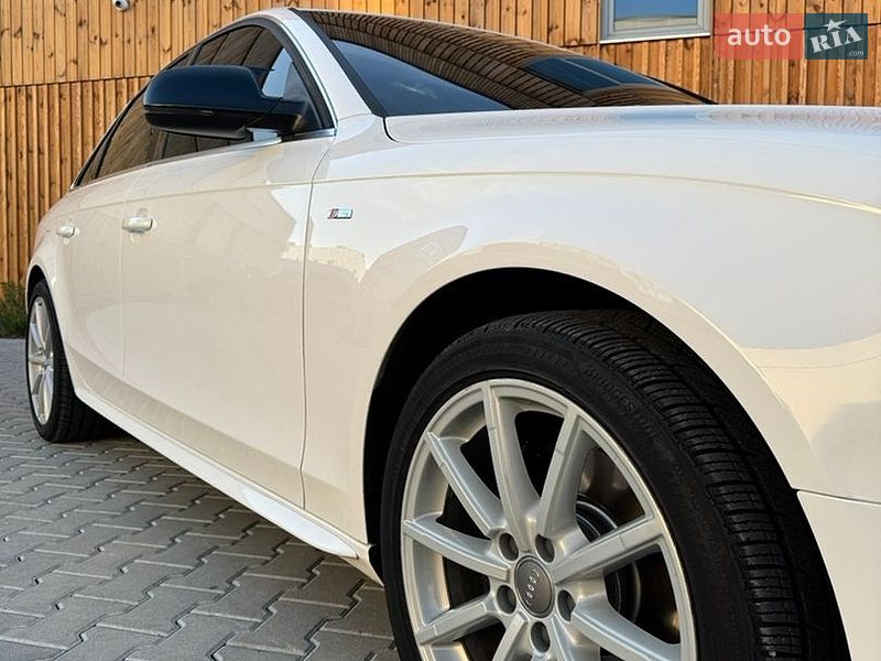 Седан Audi A4 2015 в Львові