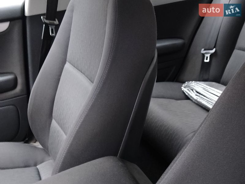 Седан Audi A4 2006 в Измаиле