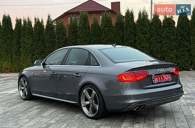 Седан Audi A4 2015 в Луцке