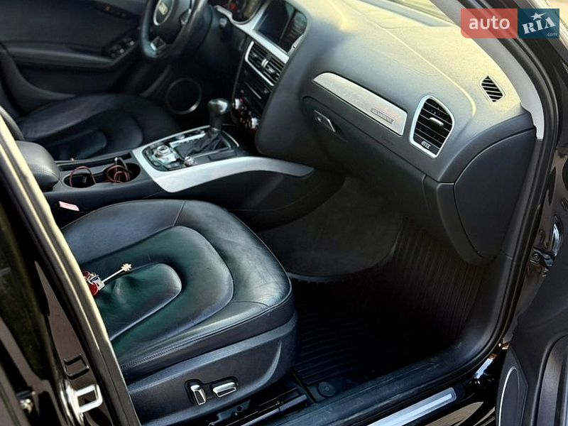 Седан Audi A4 2015 в Львове