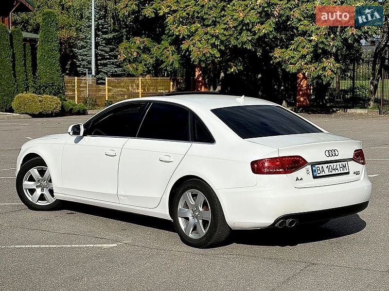 Седан Audi A4 2011 в Александрие