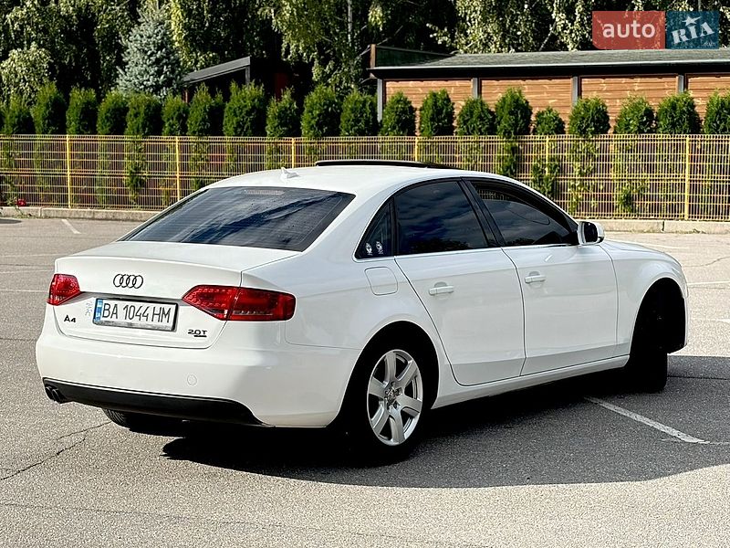 Седан Audi A4 2011 в Александрие