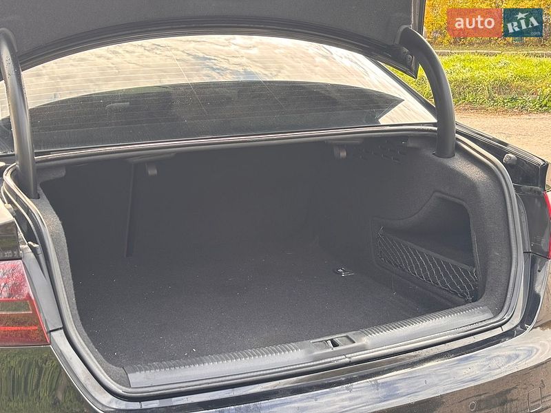 Седан Audi A4 2015 в Хмельницком