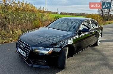Седан Audi A4 2012 в Мені