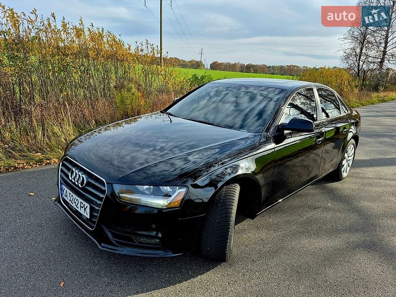 Седан Audi A4 2012 в Мені