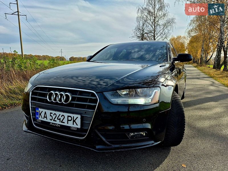 Седан Audi A4 2012 в Мені