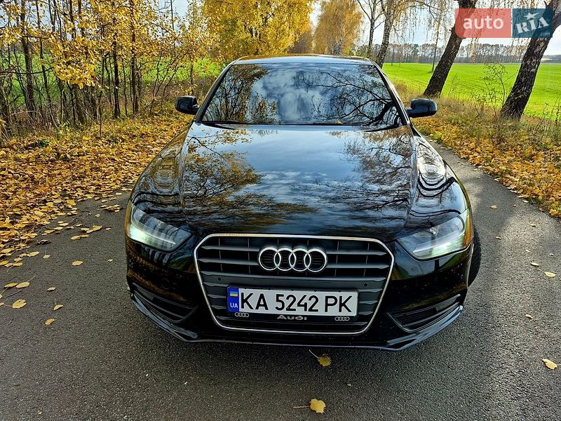 Седан Audi A4 2012 в Мені