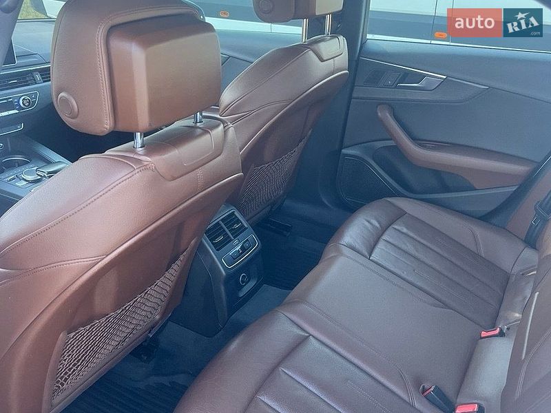 Седан Audi A4 2016 в Киеве