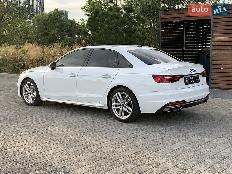 Седан Audi A4 2022 в Киеве