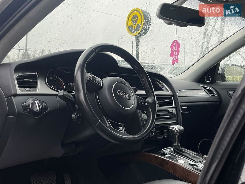 Седан Audi A4 2013 в Стрию