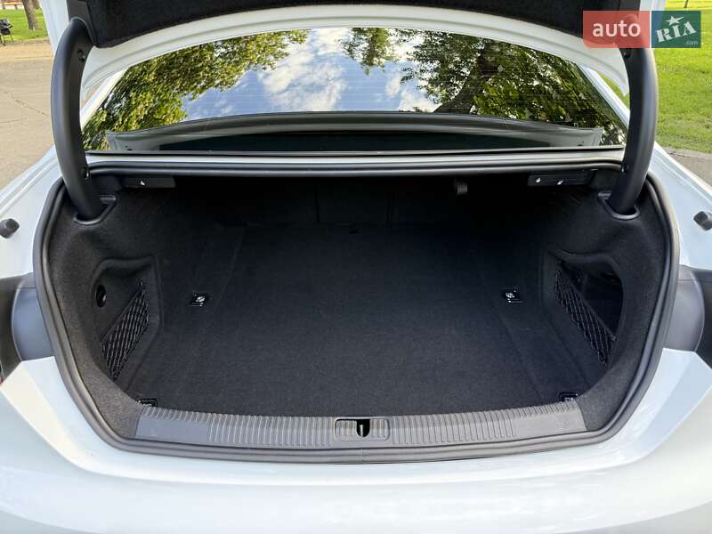 Купе Audi A5 2023 в Киеве