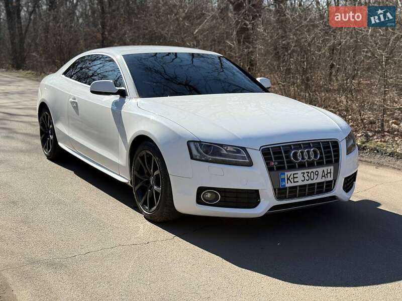 Купе Audi A5 2010 в 