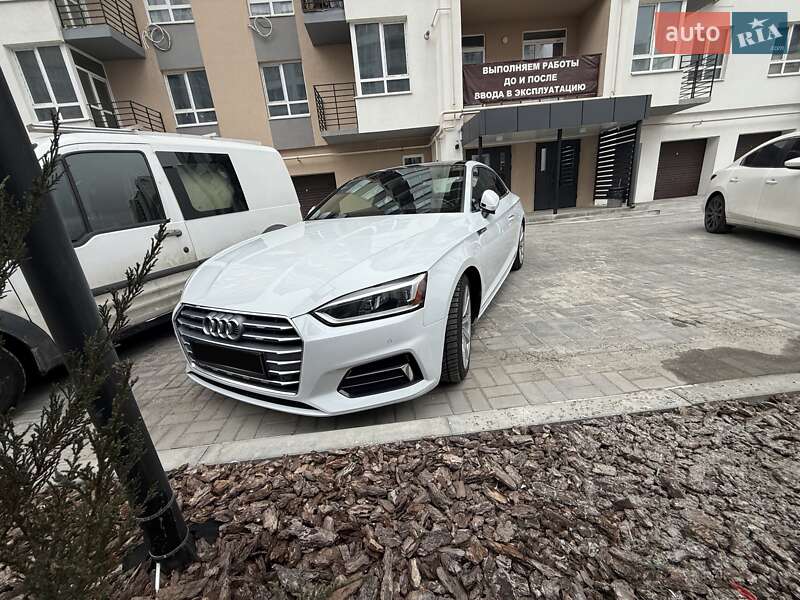 2017 Audi A5 Coupe, VIN WAUPNAF59JA005778:plate — фото 1 (autoria)