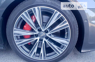 Седан Audi A6 2019 в 